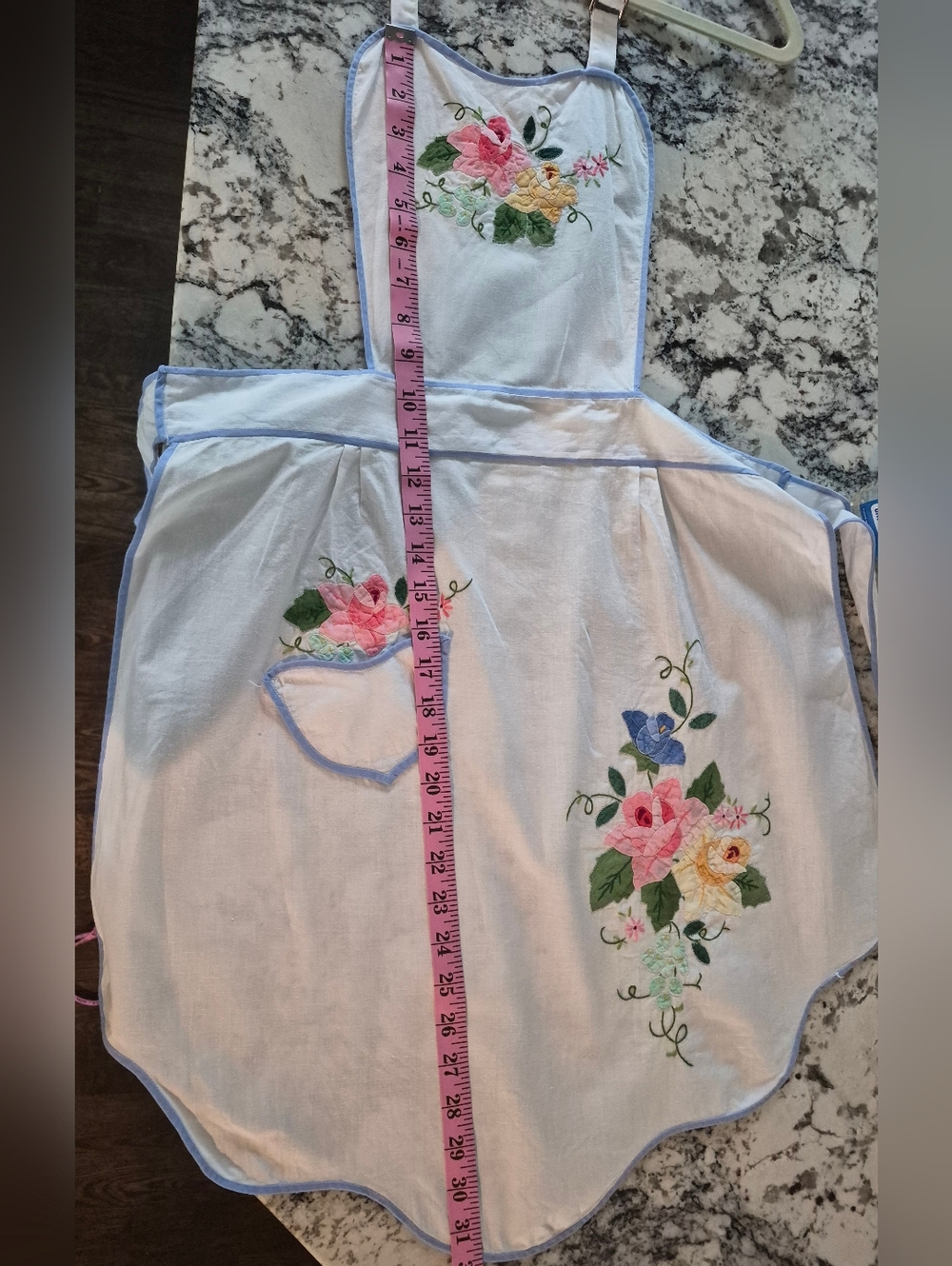 Vintage Full Apron Floral  Applique' - Picture 2 of 7